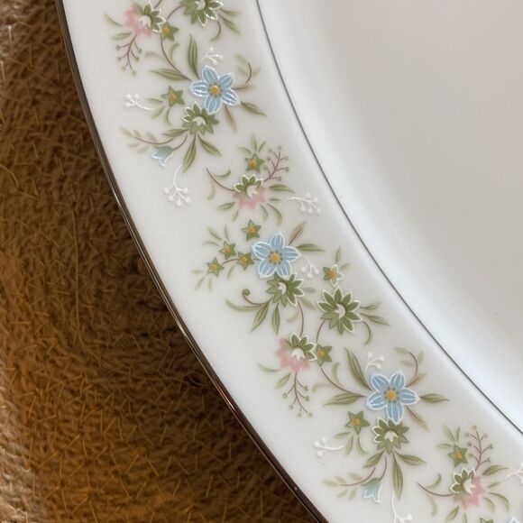 Noritake Savannah 2031 13 5/8 inch Oval Serving Platter - Picture 2 of 4